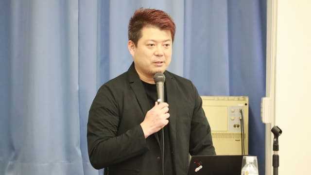 講演の菅原さんの写真